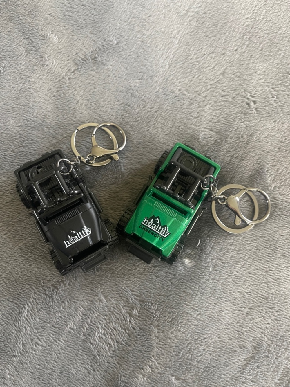 Jeep Keychain bag charm Duo Black & Green new plastic wheels roll lobster clip